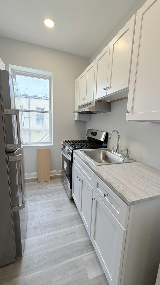 Building Photo - 72 Kirkland St Unit 1