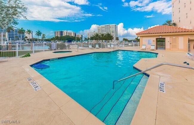 Photo - 33 Bluebill Ave Unidad A-304