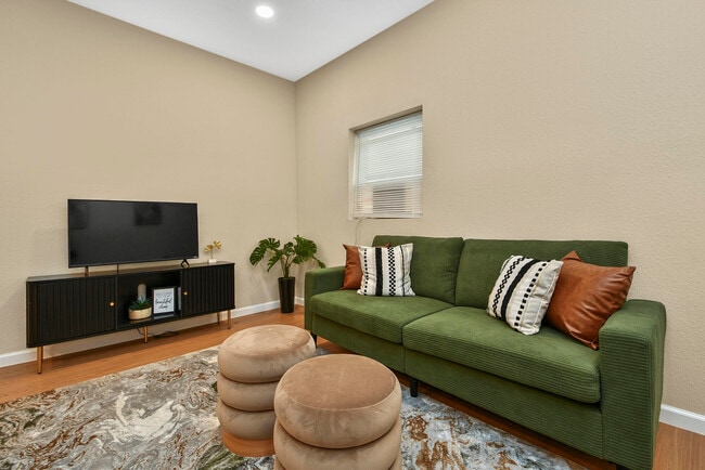 Photo - 1220 E Pacific St Unit 1a