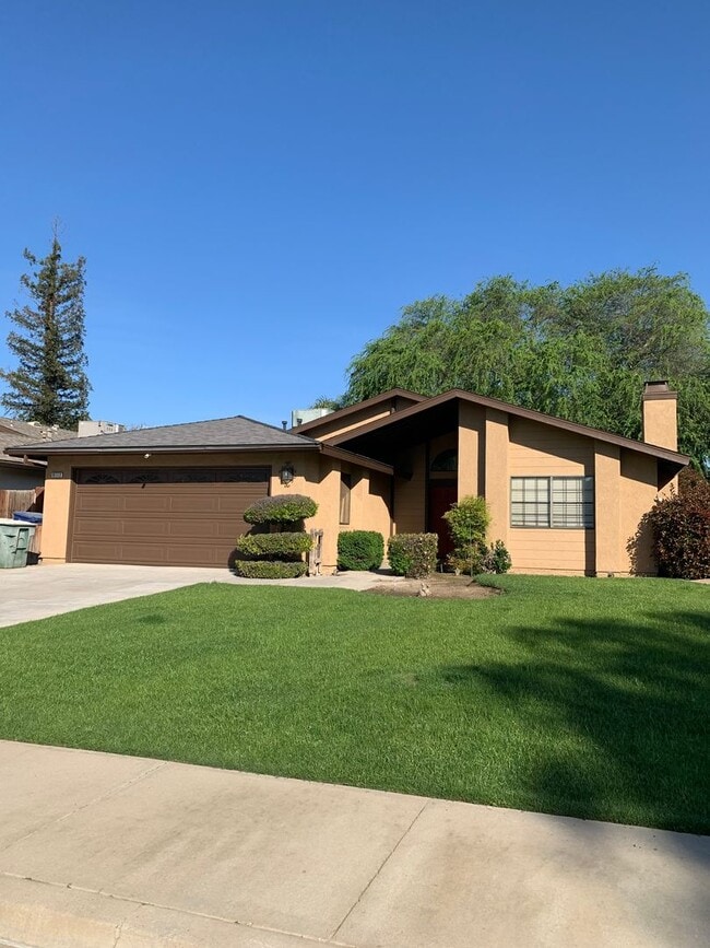 Building Photo - Campus Park Home