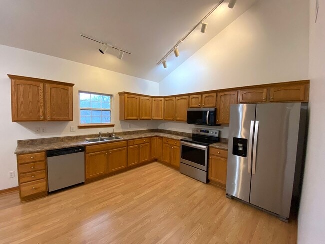 Photo - Beautiful 2 Bed, 2 Bath Luxury Condo - Free Month w/13 mo Lease!