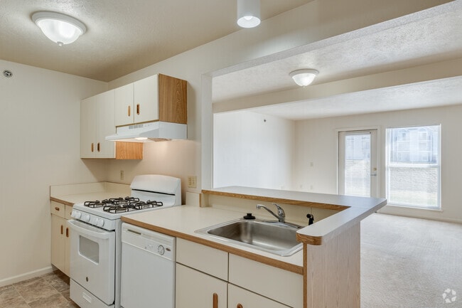 2BR, 2BA - 995 SF