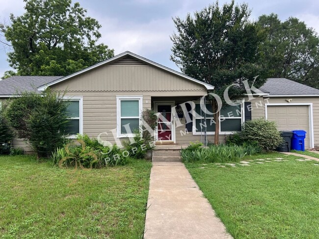 Building Photo - Central Waco Home