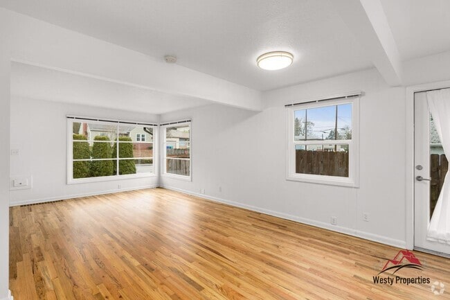 Building Photo - 6725 E Burnside St Rental