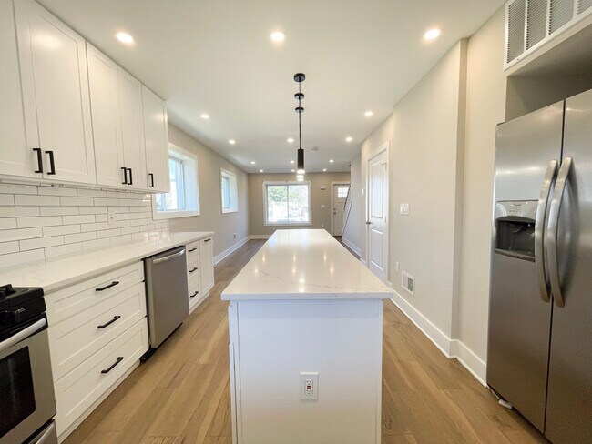 Photo - 1267 Emerson St NE