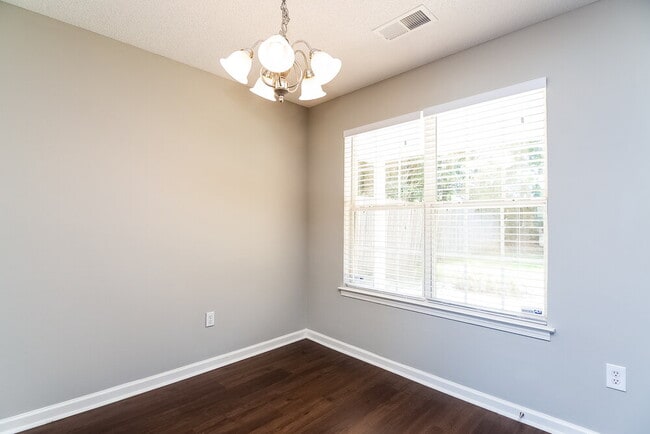 Photo - 9761 Dogwood Ct W