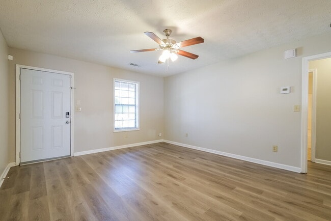 Photo - 318 Freeport Dr