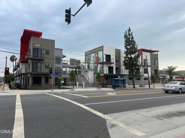 Photo - 1300 W Mission Blvd Unidad 304