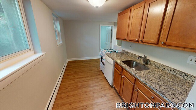 69 Chiswick Rd Unit 2
