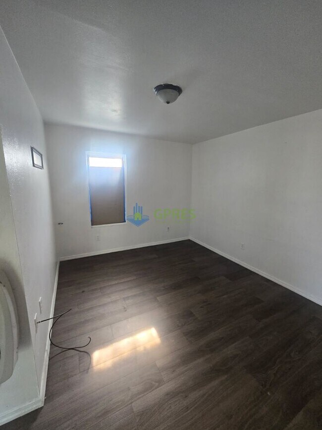 Photo - 641 Linden Ave Unit Apartment B