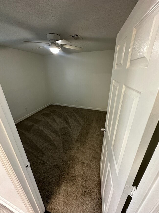 Photo - 1143 N Graycroft Ave