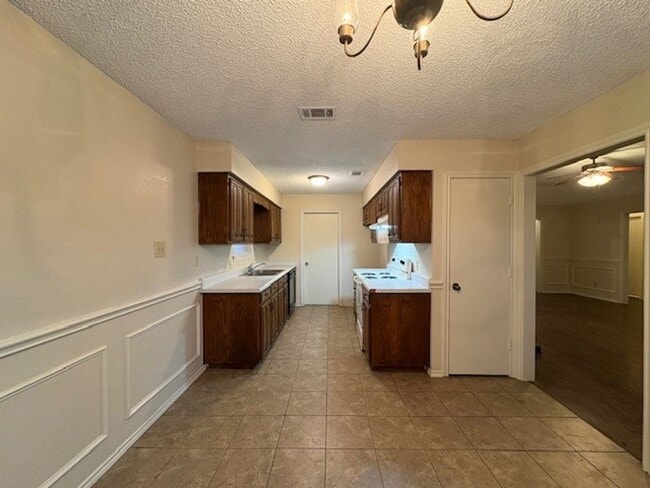 Photo - Charming 3 Bedroom Home!!