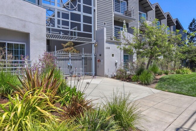 Photo - Large 2 Bed/2 Bath San Mateo condo near downtown with two parking spaces. YouTube Tour!!