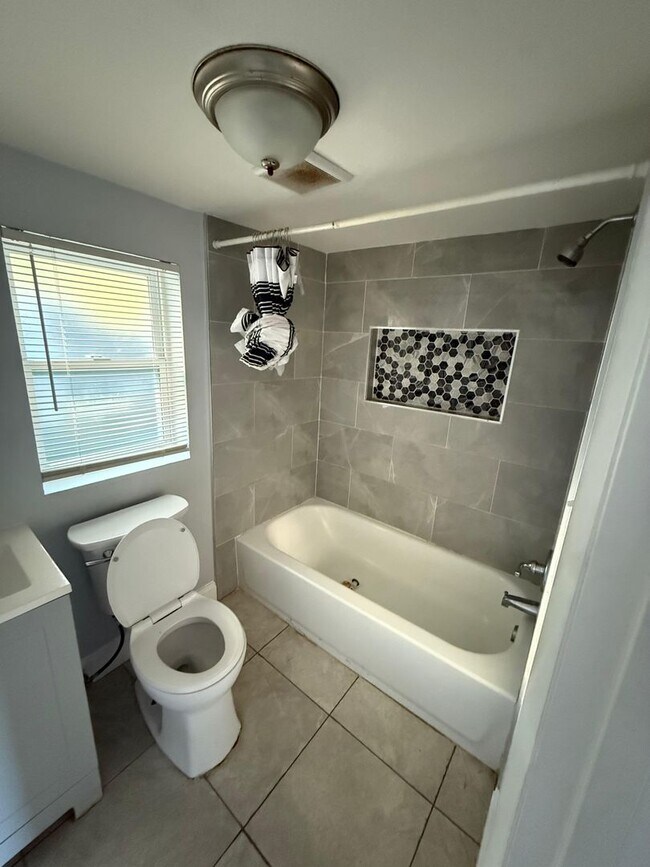 Photo - 1024/1026 W 8th St. Unidad 1026