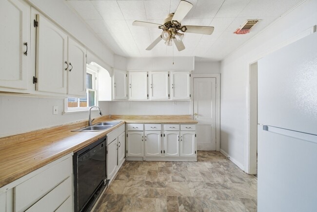 Building Photo - 410 Live Oak St