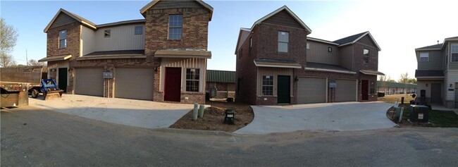 Photo - 1139 S Tottenham Ct Townhome