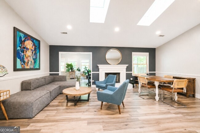 Building Photo - 135 Summer Brooke