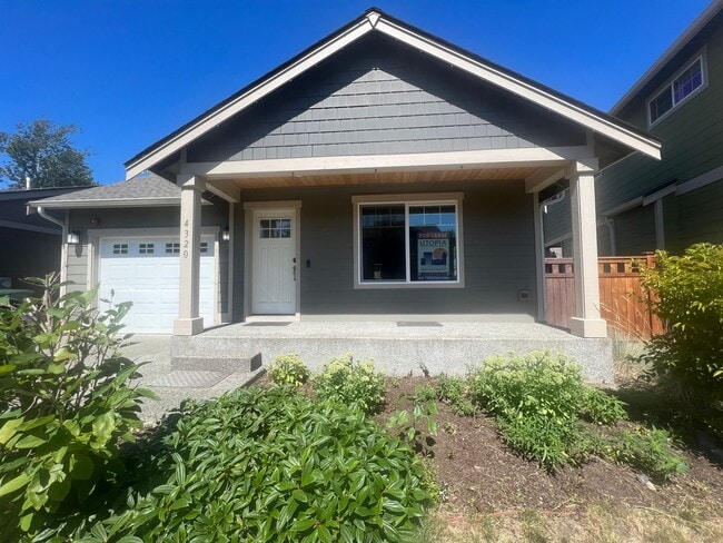 Building Photo - 3 Bed, 2.5 Bath with Garage and Fully Fenced Back Yard