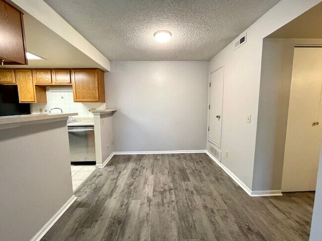 Photo - 2-Bedroom in Woodside Condos Unit 8555 Fairmount Dr. #E203