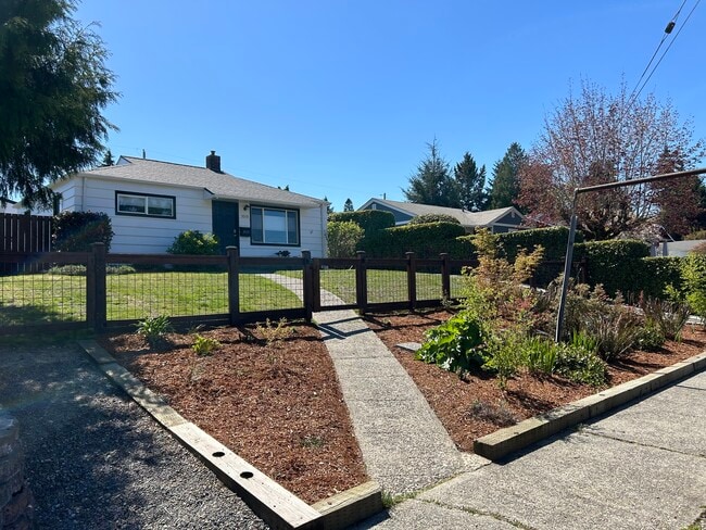Building Photo - 5010 N 31st St Rental