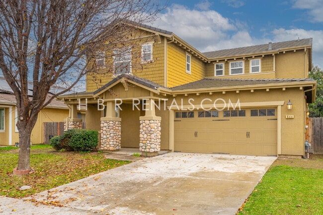 Building Photo - South Tracy 4-Bed Home with First-Floor Bedroom