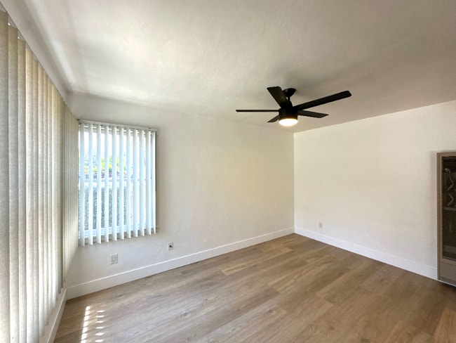 Photo - 4158-60 52nd St Unidad 4160