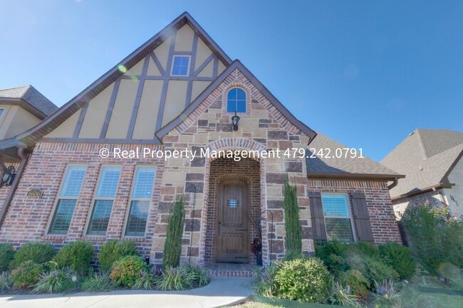 Photo - Stunning 4 Bedroom/3 Bathroom Home near La...