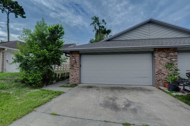 Building Photo - 370 Springdale Dr
