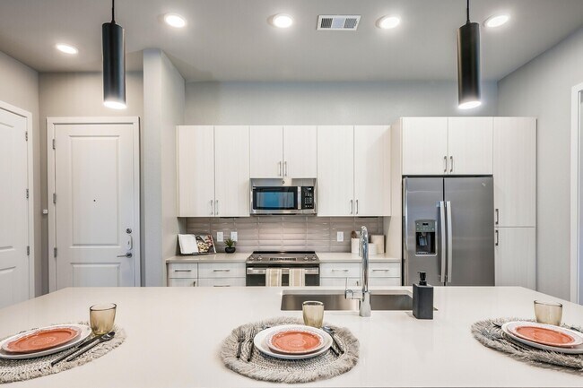 Photo - Live the Lifestyle You Deserve 1/1! Unit L2