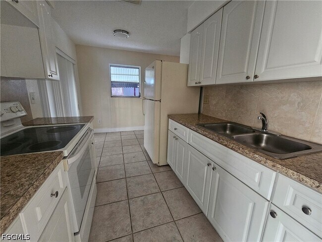 Photo - 423 Morgan Cir S