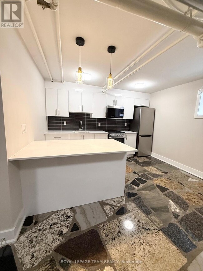 Photo - 325 Cooper St