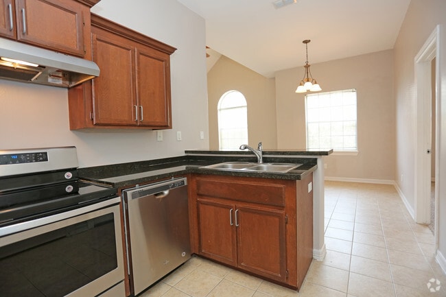 2 HAB, 2 BA - 1,096 ft²