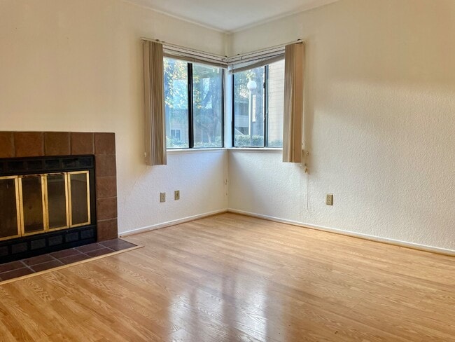 Photo - 1661 Pyrenees Ave