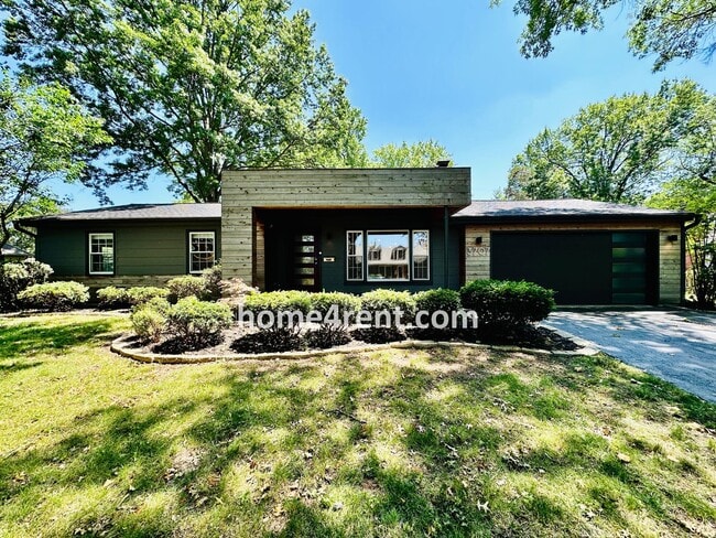 Building Photo - Updated Ranch Style Home in Prairie Villag...