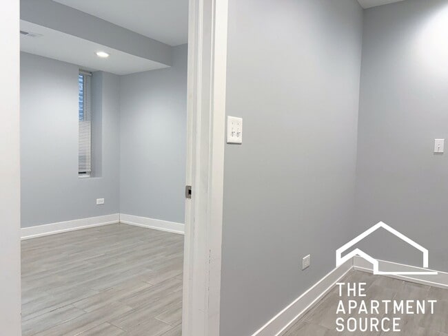 Photo - 926 W 32nd Pl Unit 926 West 32nd Pl