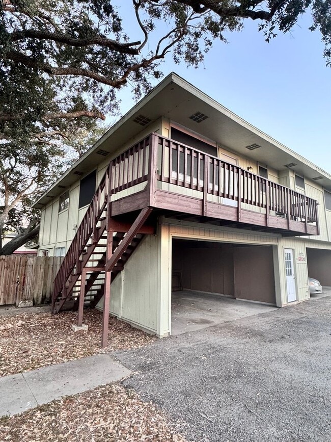 Building Photo - SECOND STORY CONDO WITH BILLS PAID