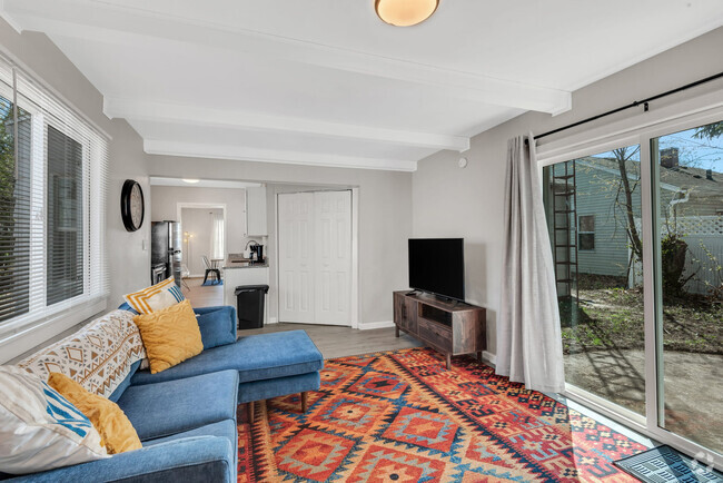 Building Photo - 815 N Twyckenham Dr Unit ID1037675P Rental