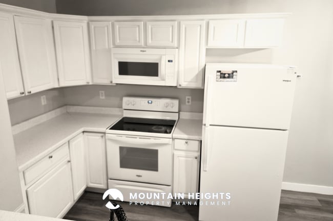 Building Photo - 26 W 7500 S Unit 6
