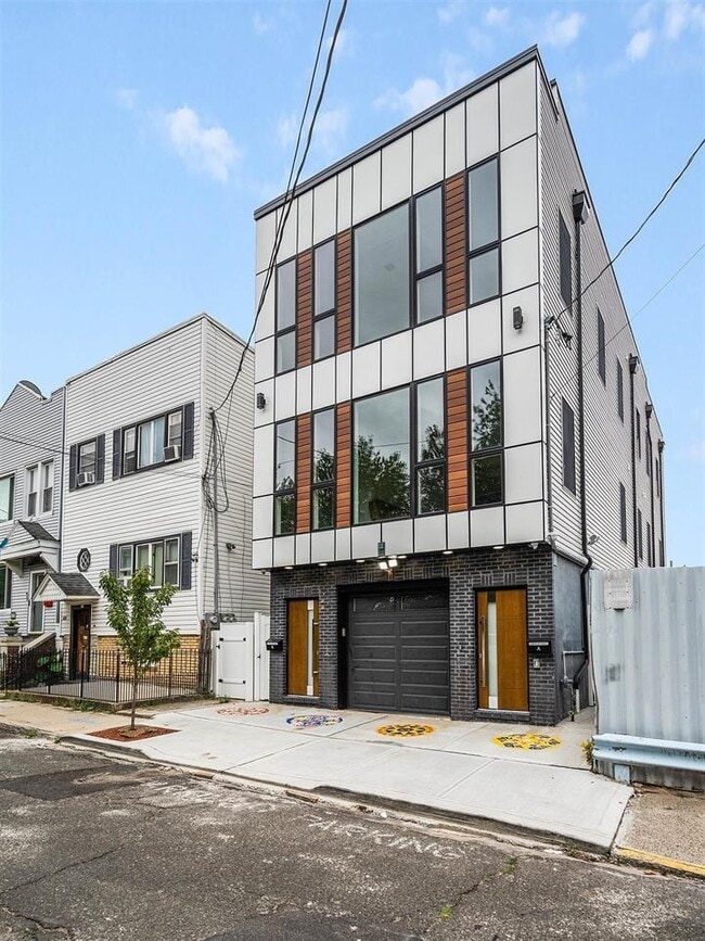 Building Photo - 125 Collard St Unit 1