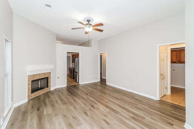 Photo - 761 Grant Dr