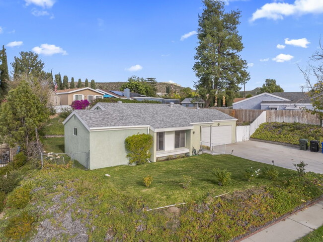 Photo - "Charming 2-Bed, 2-Bath Gem with RV Access in Santa Clarita!"