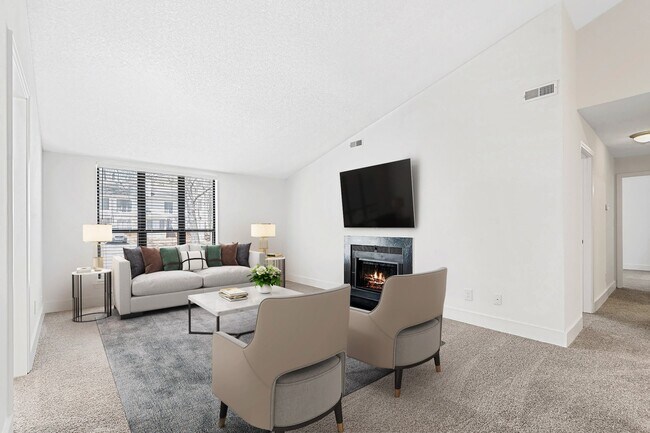 Woodlyn on the Green Apartment Homes
