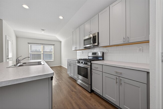 Photo - 20706 Southern Wds Blvd