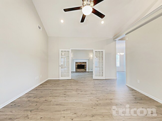 Photo - 295 Wisteria Blvd
