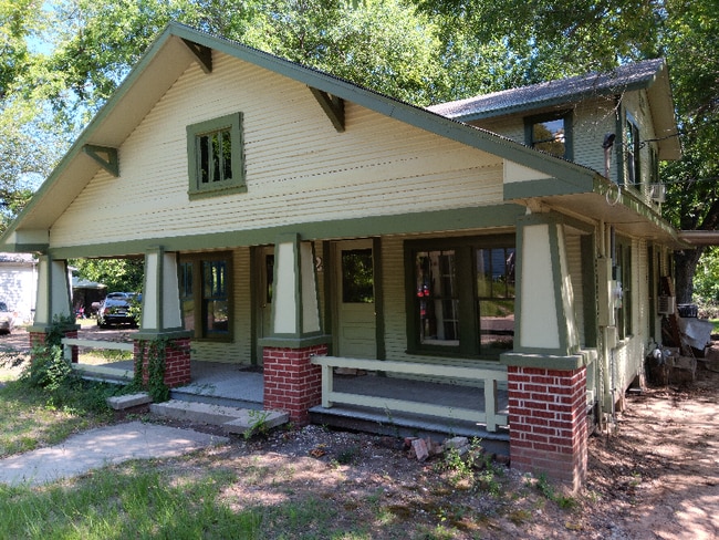 Building Photo - 112 E Nelson St Rental