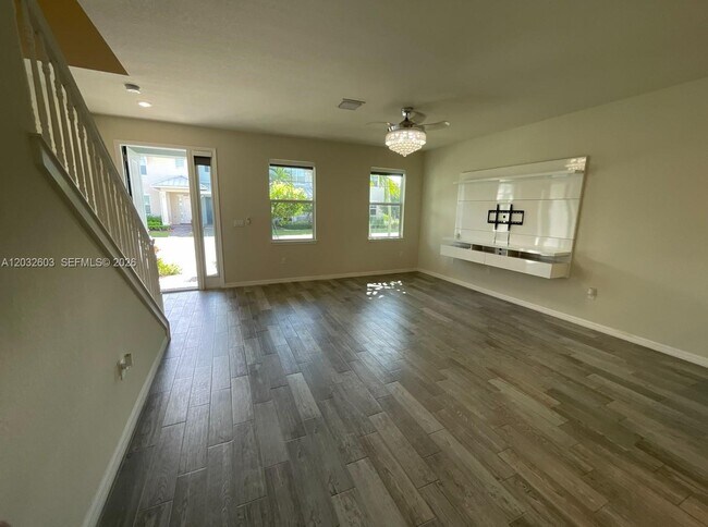 4920 Eucalyptus Dr