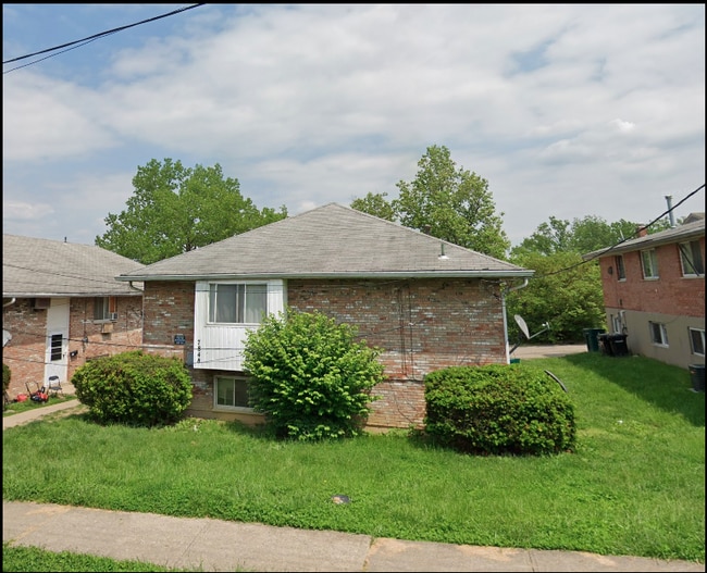 Building Photo - 7848 Glenorchard Dr Unit #A Rental