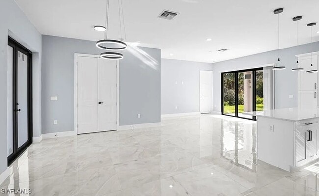 Photo - 1933 Walcott Loop