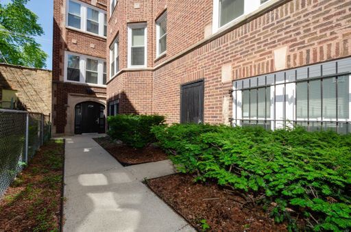 Building Photo - 1722 W Juneway Terrace Unit 3B Rental
