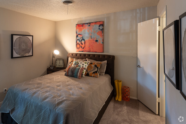 1BR, 1BA 632SF